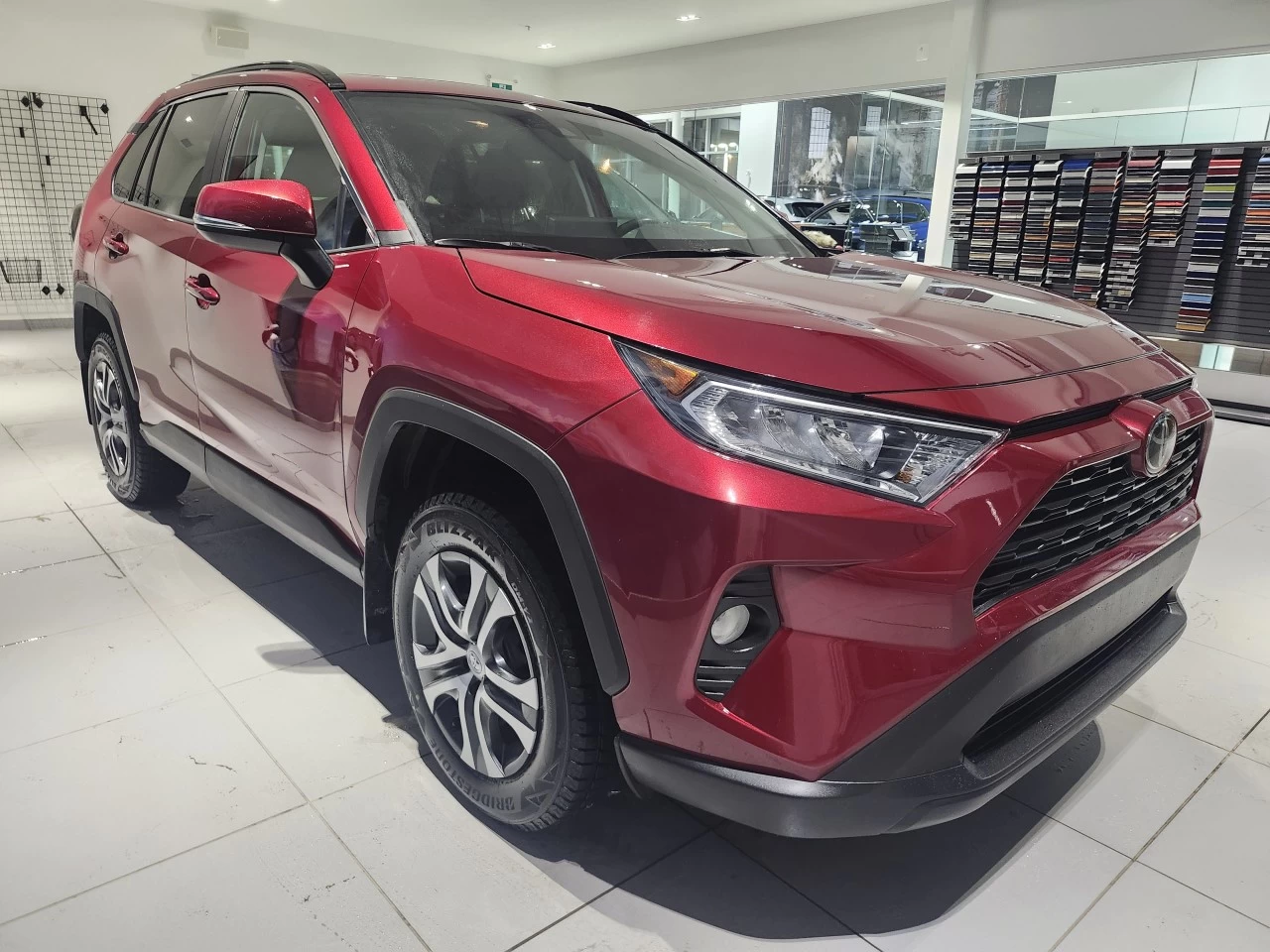 2020 Toyota RAV4 XLE AWD Image principale