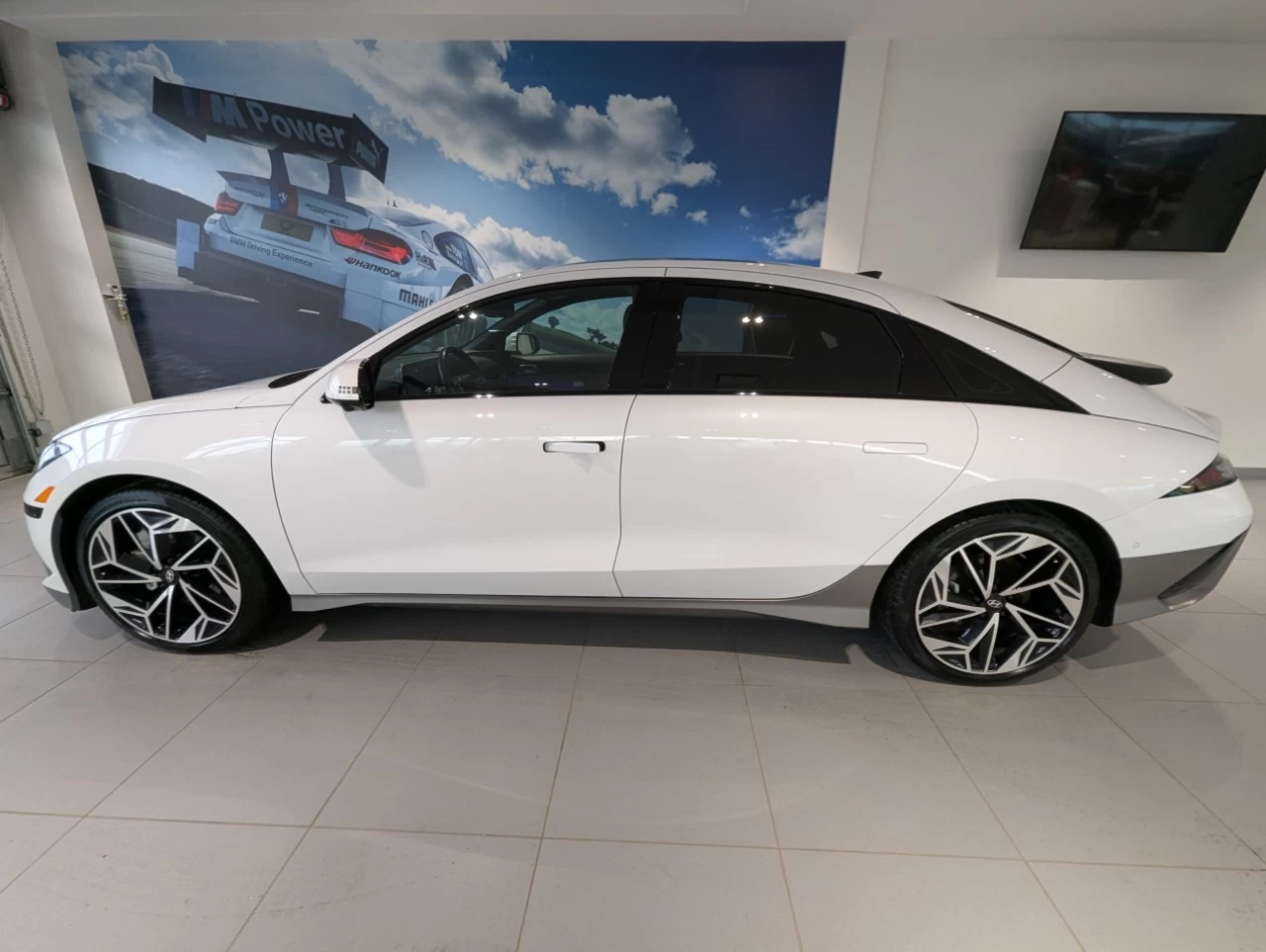 2023 Hyundai Ioniq Ultimate / AWD Main Image