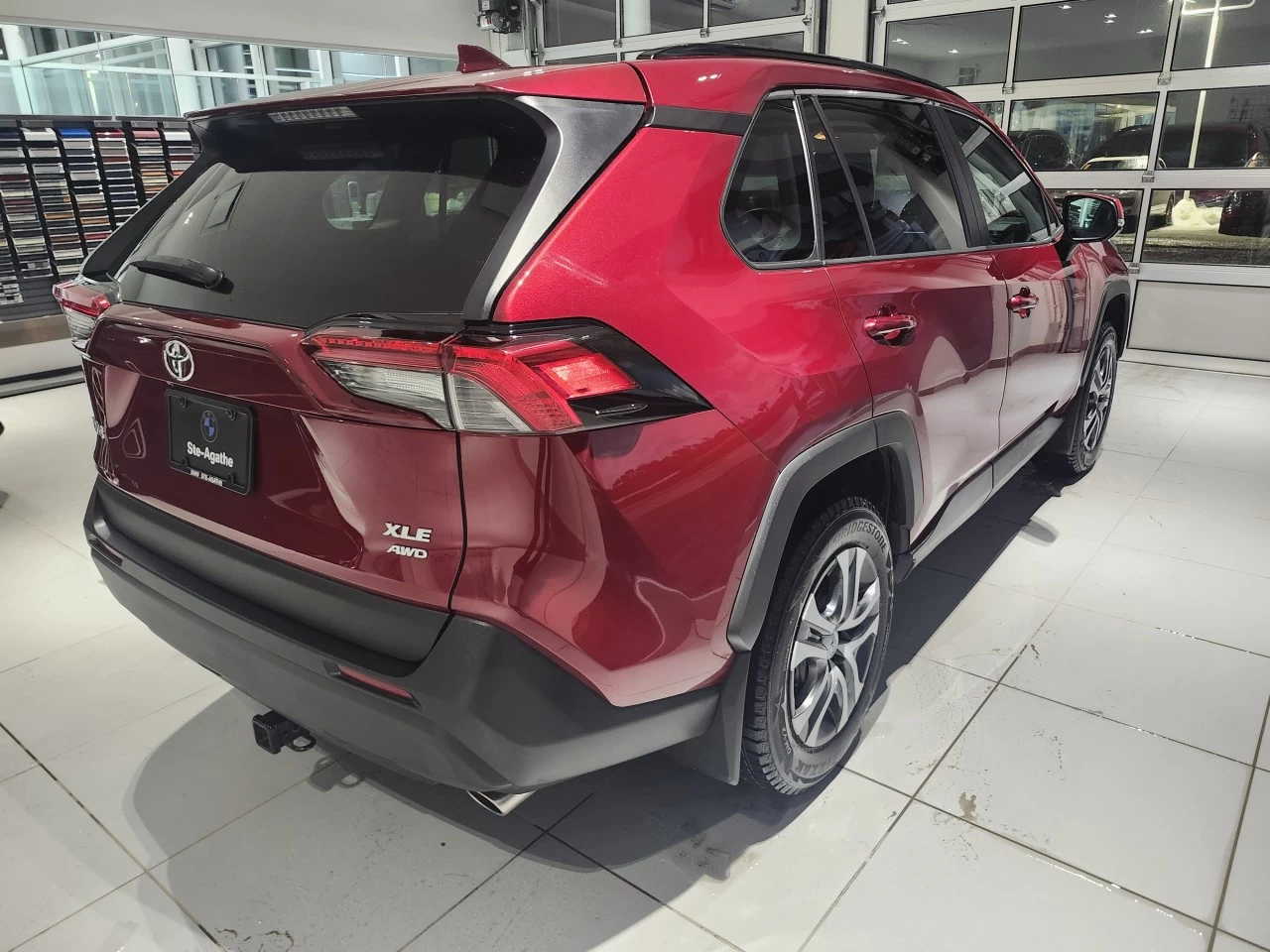 2020 Toyota RAV4 XLE AWD Image principale