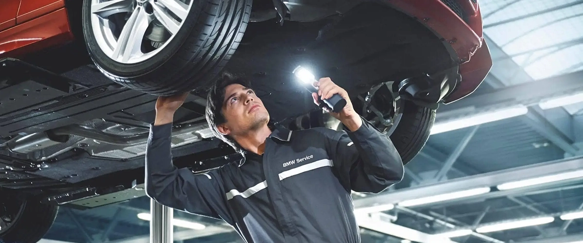 inspection véhicule BMW, service sous-voiture BMW, sécurité BMW, garage BMW Ste-Agathe, technicien qualifié, BMW vehicle inspection, undercarriage service, BMW safety, BMW garage, certified technician,