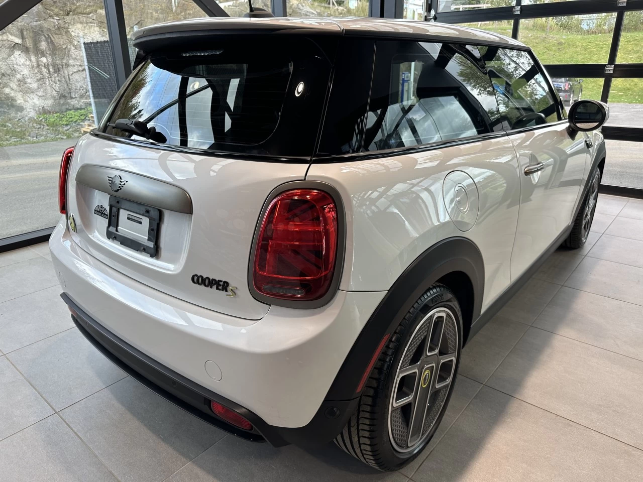 2024 Mini Cooper SE Main Image