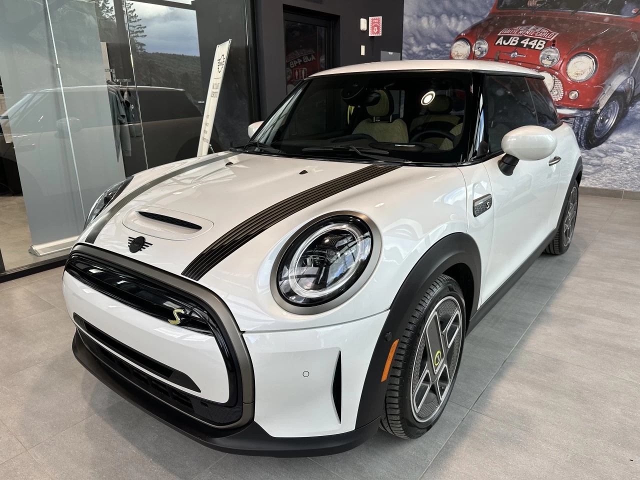 2024 Mini Cooper SE Main Image