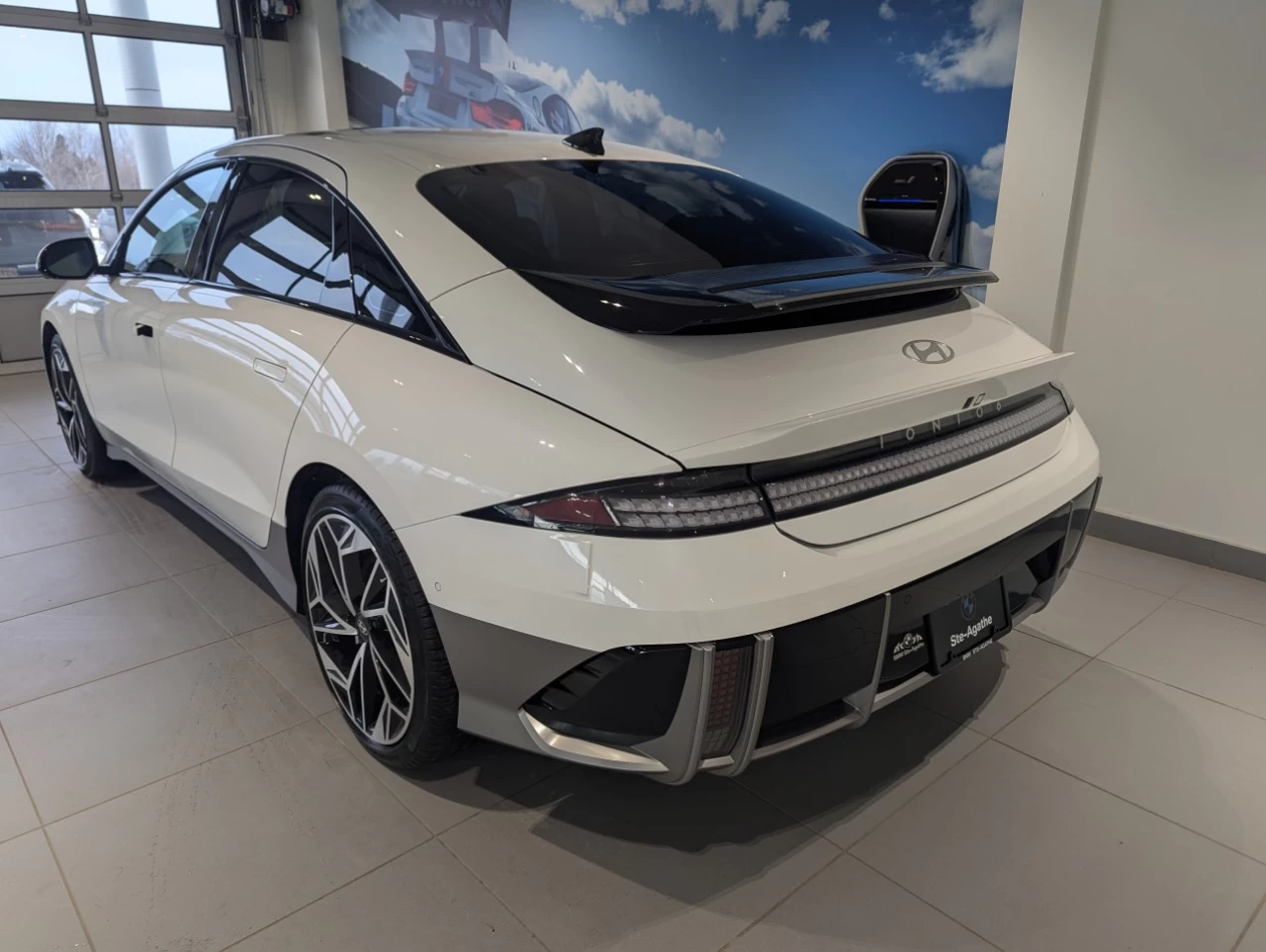 2023 Hyundai Ioniq Ultimate / AWD Main Image