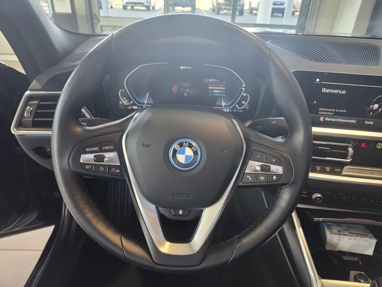 2022 BMW 330e xDrive 330e xDrive Image principale