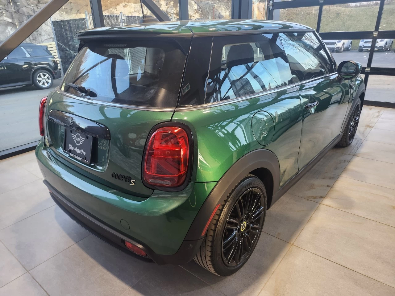 2023 Mini Cooper SE Main Image