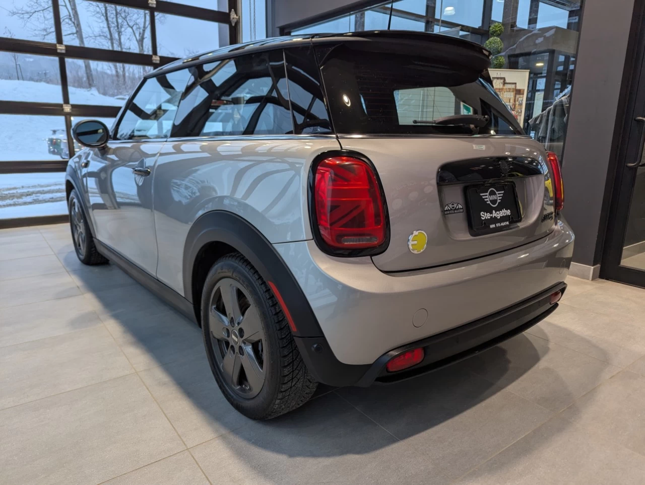 2024 Mini Cooper SE Main Image