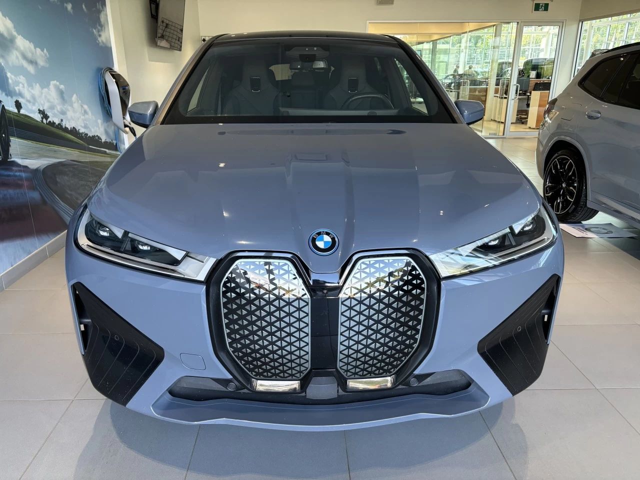 2023 BMW iX xDrive 40 Main Image