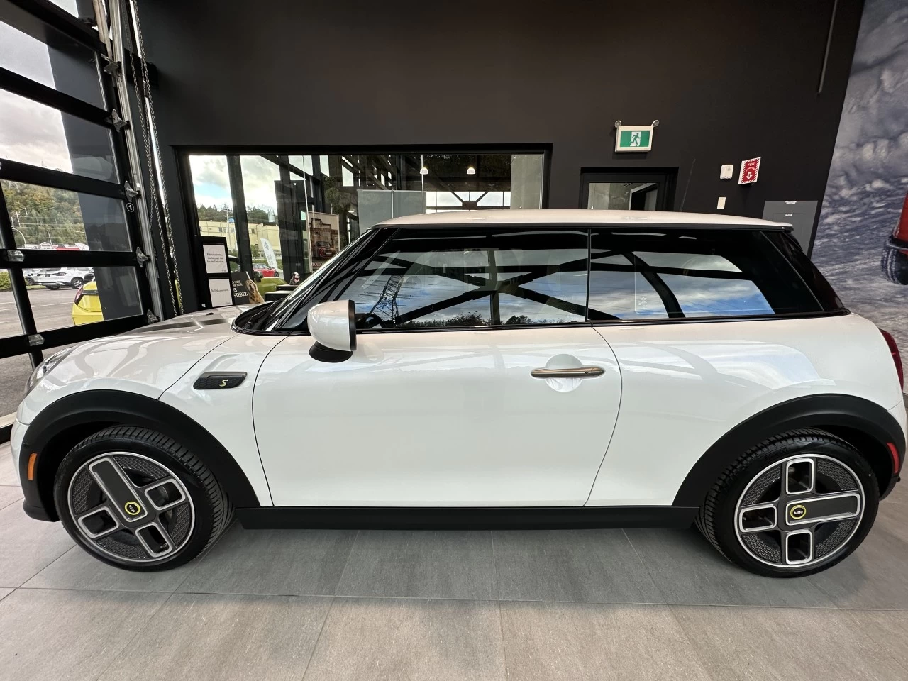 2024 Mini Cooper SE Main Image