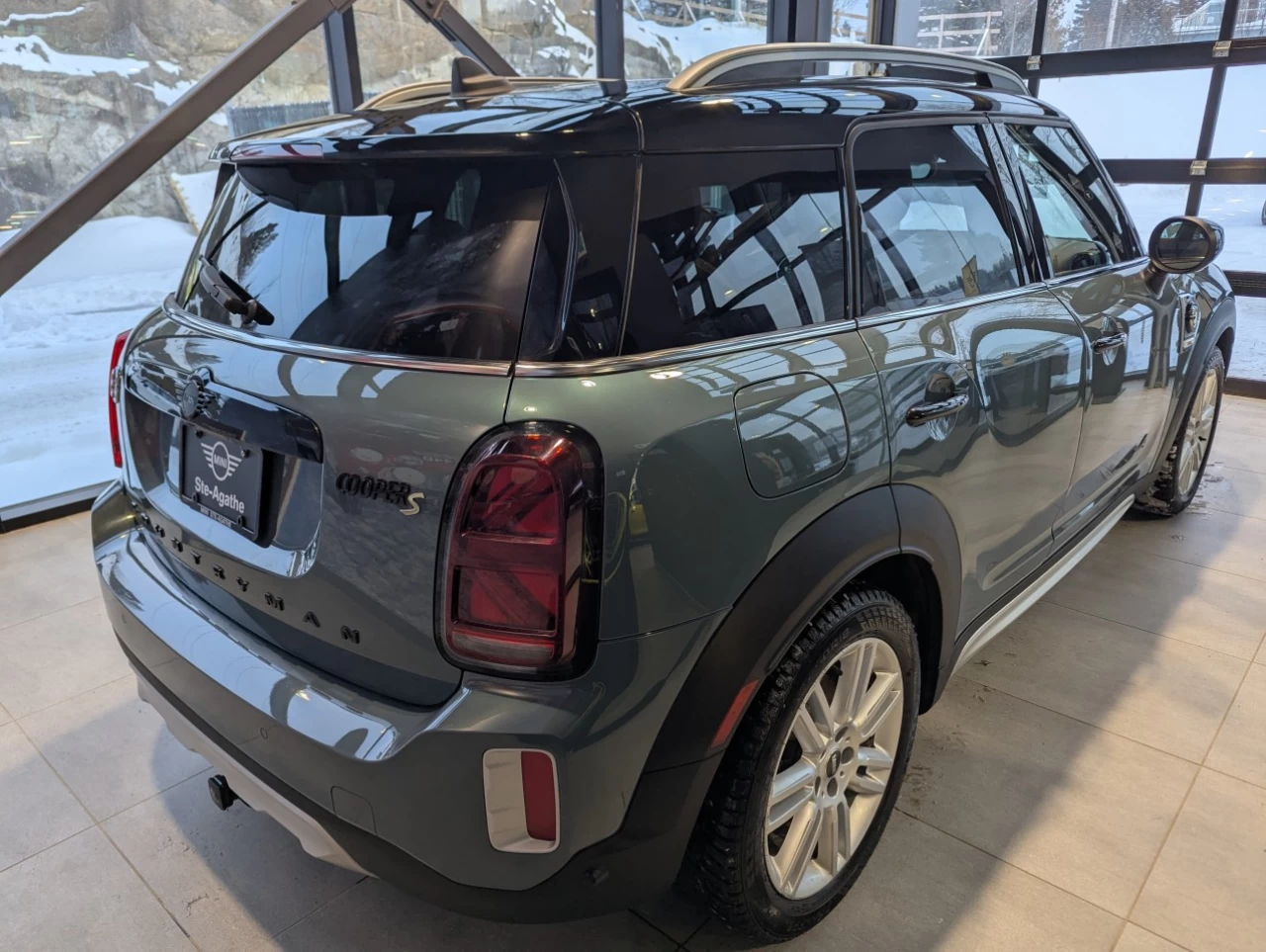 2023 Mini Cooper Countryman Cooper SE Main Image