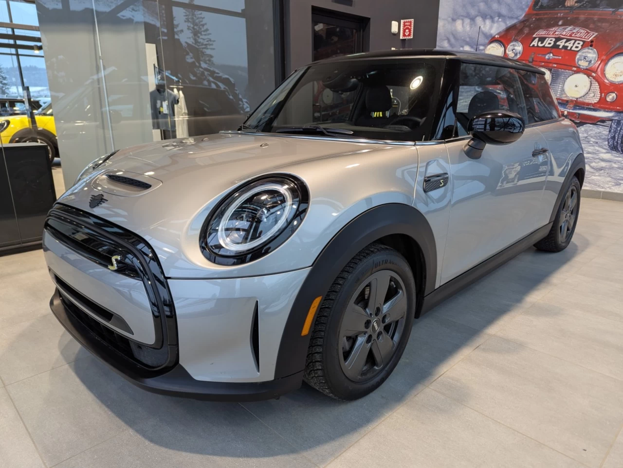 2024 Mini Cooper SE Main Image