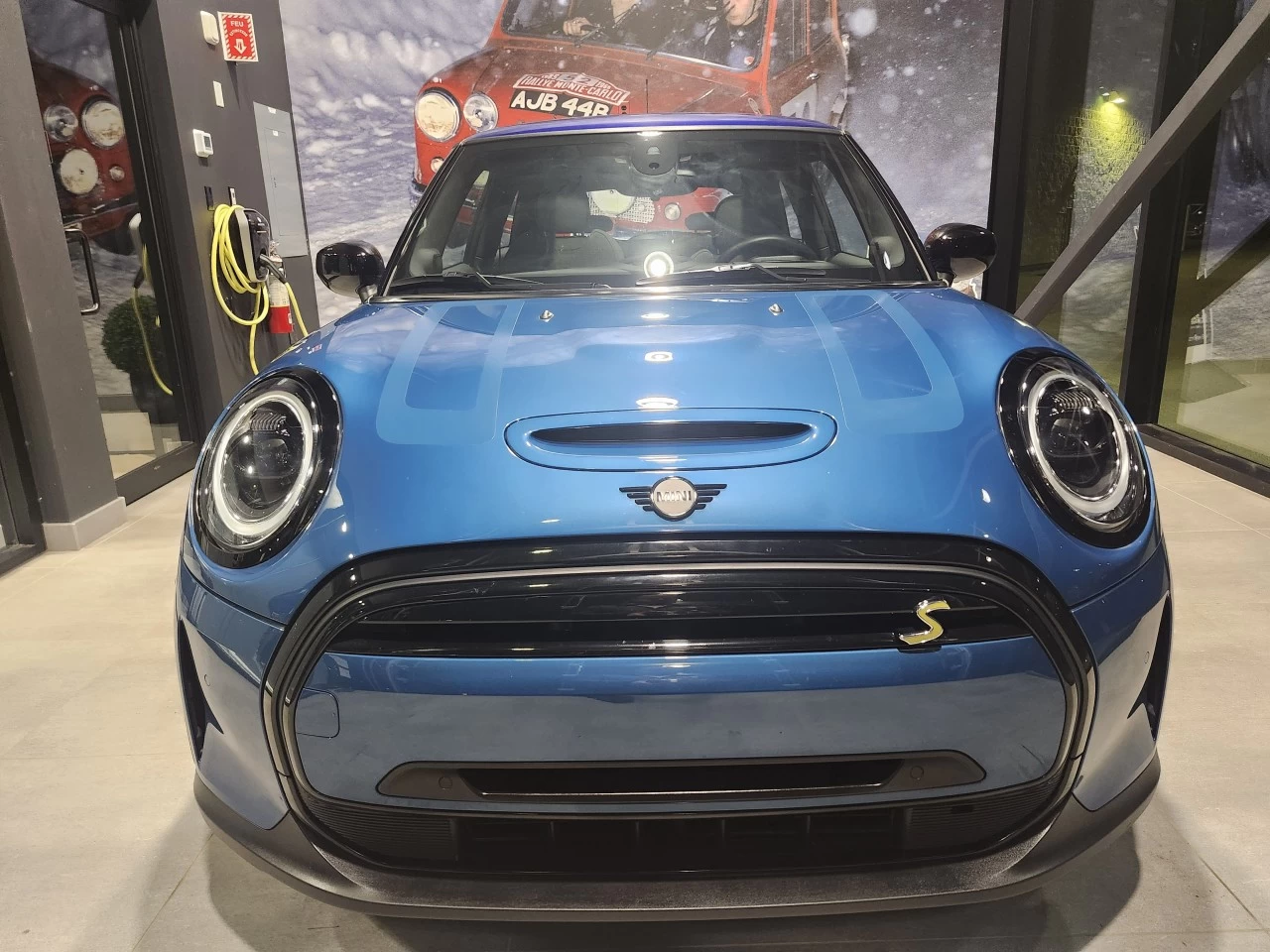 2022 Mini Cooper Cooper SE Main Image