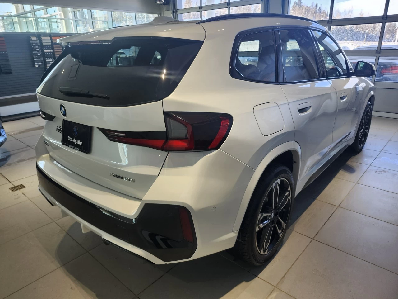 2023 BMW X1 xDrive28i Image principale