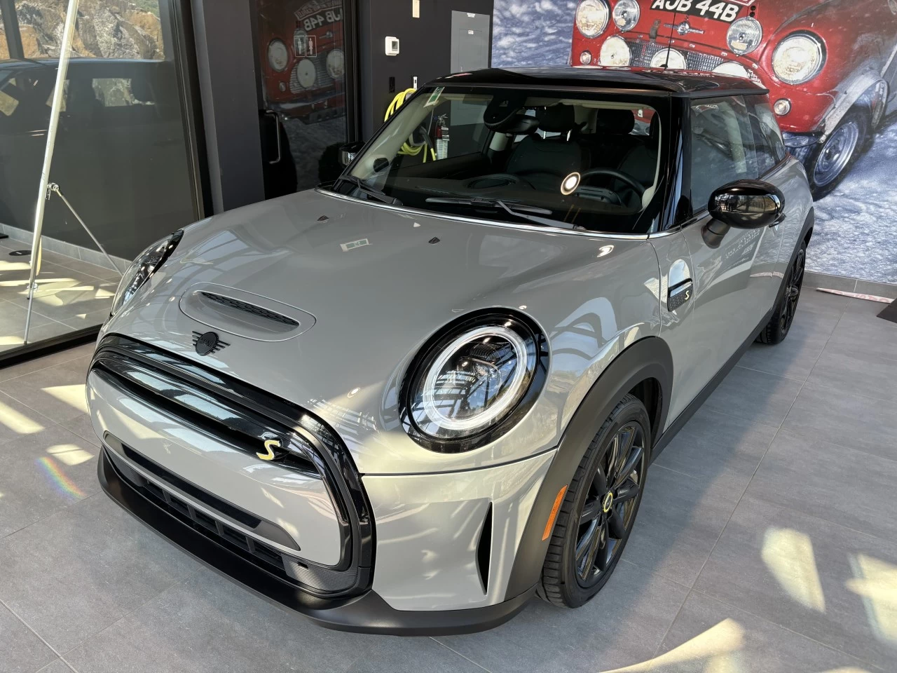 2023 Mini Cooper SE Main Image