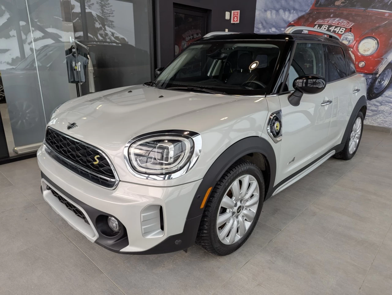 2022 Mini Cooper Countryman Cooper SE Main Image