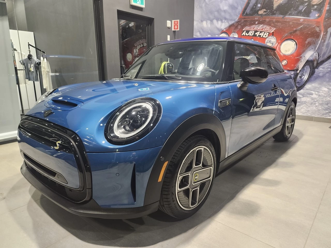 2022 Mini Cooper Cooper SE Main Image