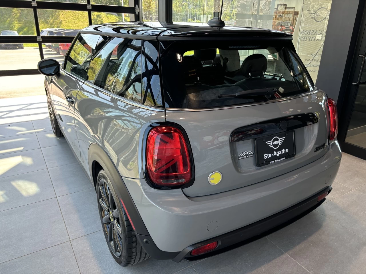 2023 Mini Cooper SE Main Image