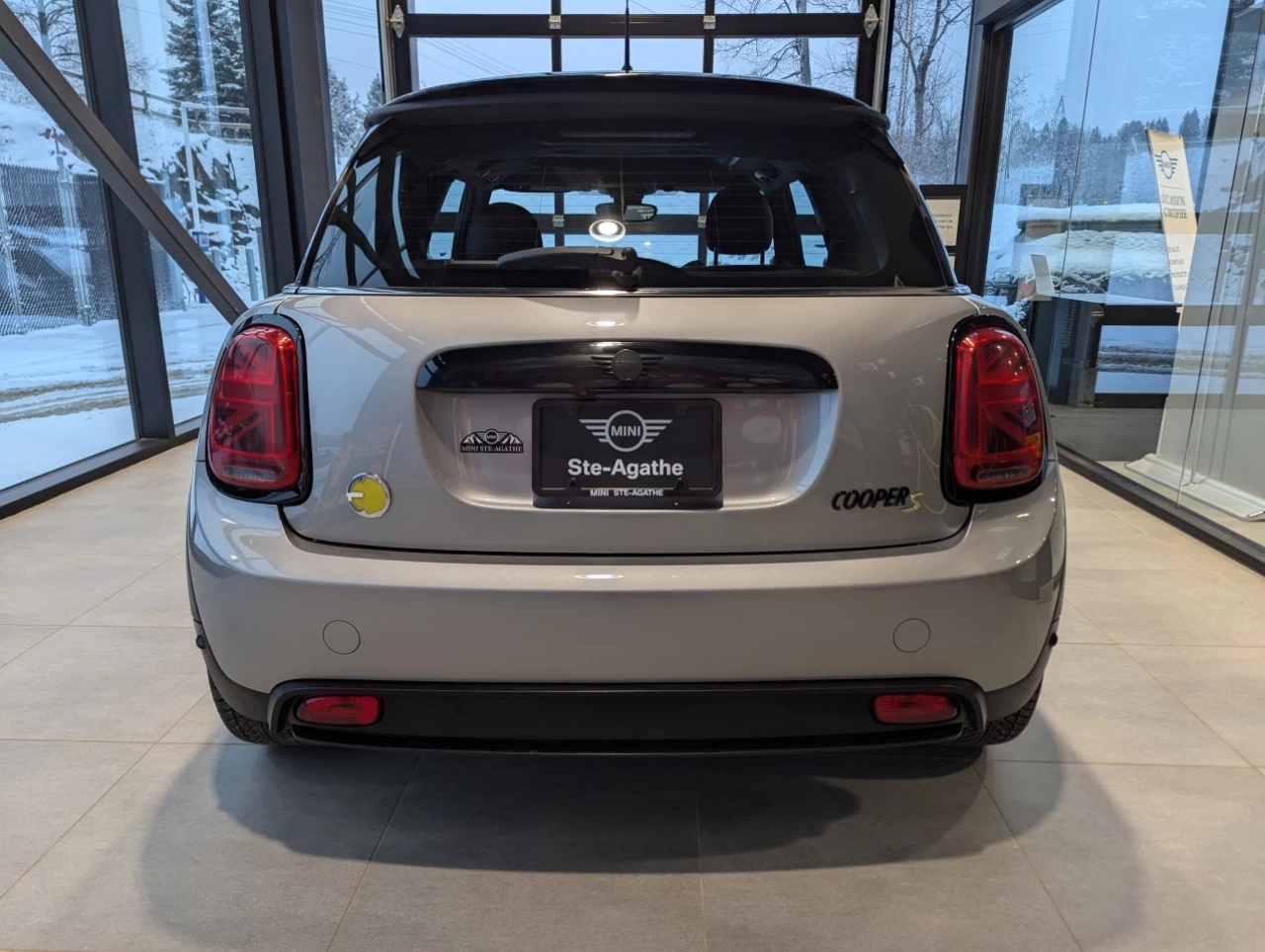 2024 Mini Cooper SE Main Image