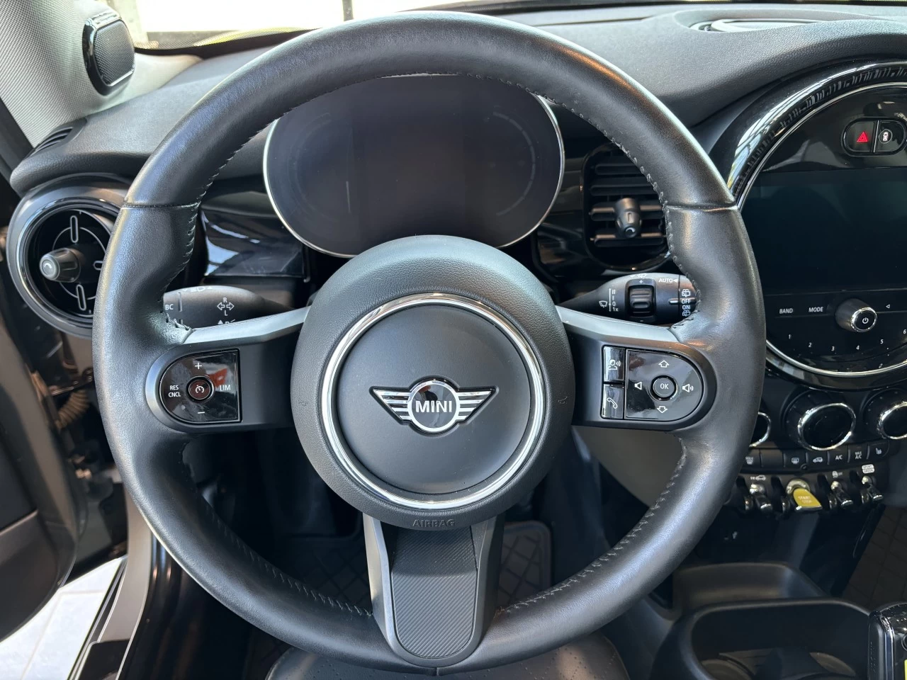 2023 Mini Cooper SE Main Image