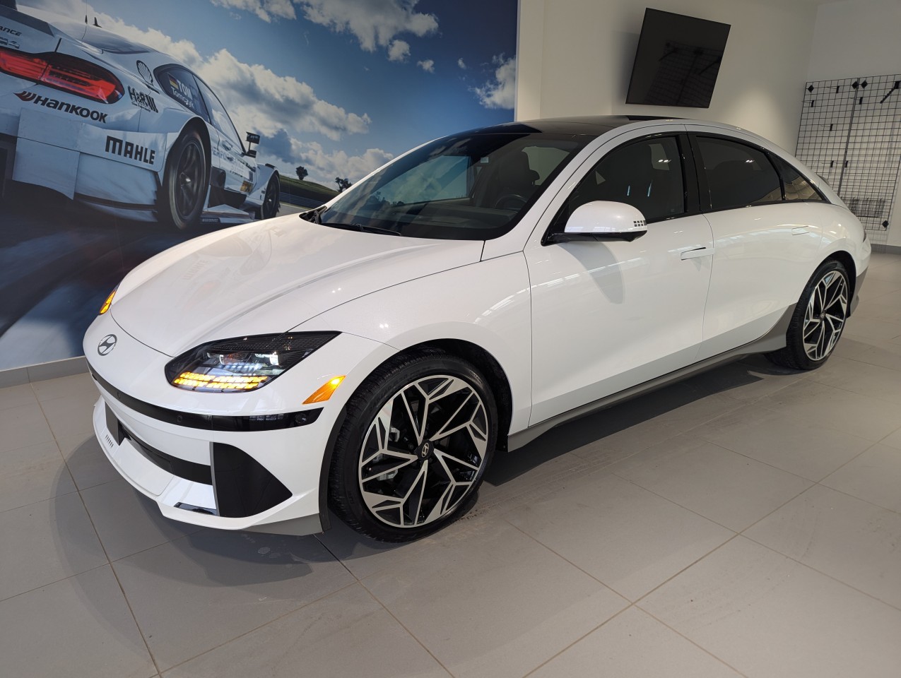 Hyundai 2023 Ioniq Ultimate / AWD